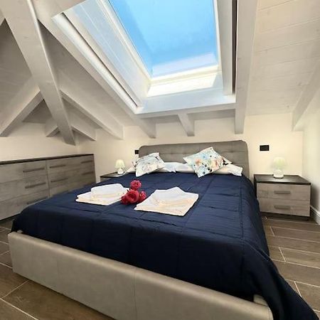 Apt. Aries - Penthouse Menaggio Bagian luar foto