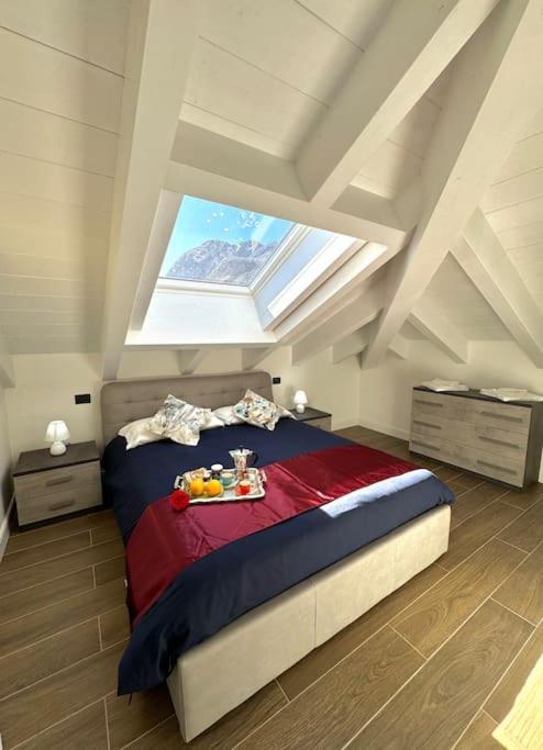 Apt. Aries - Penthouse Menaggio Bagian luar foto
