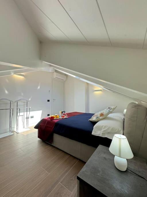 Apt. Aries - Penthouse Menaggio Bagian luar foto