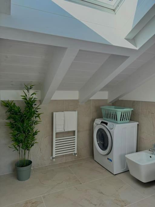 Apt. Aries - Penthouse Menaggio Bagian luar foto
