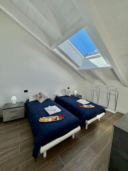 Apt. Aries - Penthouse Menaggio Bagian luar foto