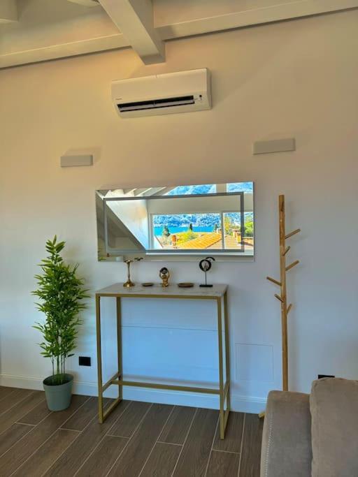 Apt. Aries - Penthouse Menaggio Bagian luar foto