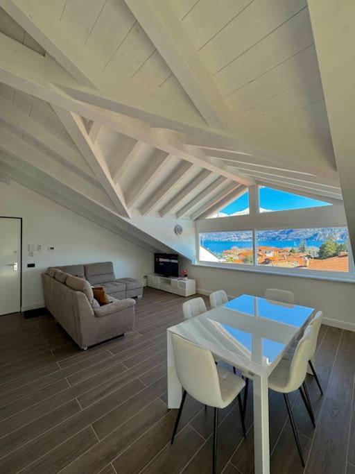 Apt. Aries - Penthouse Menaggio Bagian luar foto