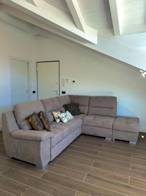 Apt. Aries - Penthouse Menaggio Bagian luar foto