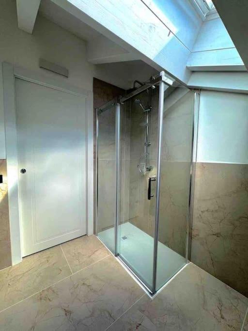 Apt. Aries - Penthouse Menaggio Bagian luar foto